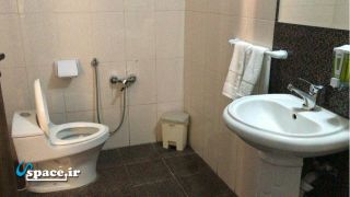 سرویس بهداشتی اتاق های هتل سنتی قلعه وزیر- میبد